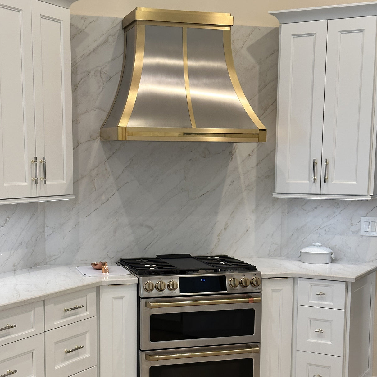 USA Custom Luxury Stainless Steel Range Hood with Brass Trims URHS-01