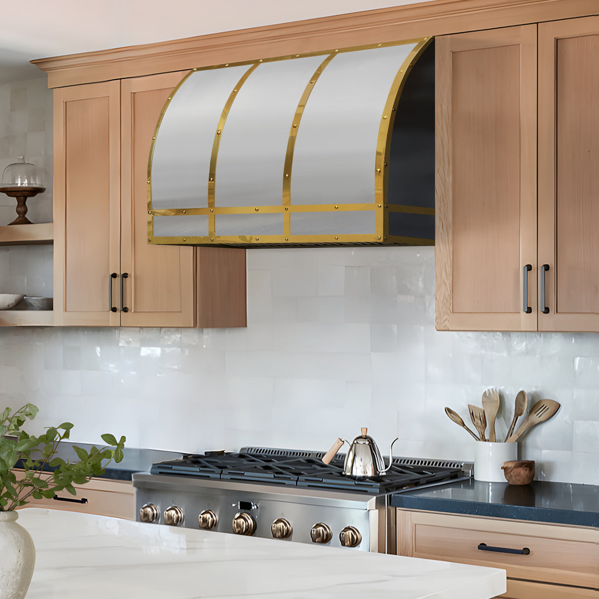 USA Classic Stainless Steel Range Hood with Polished Brass Straps URHS-195