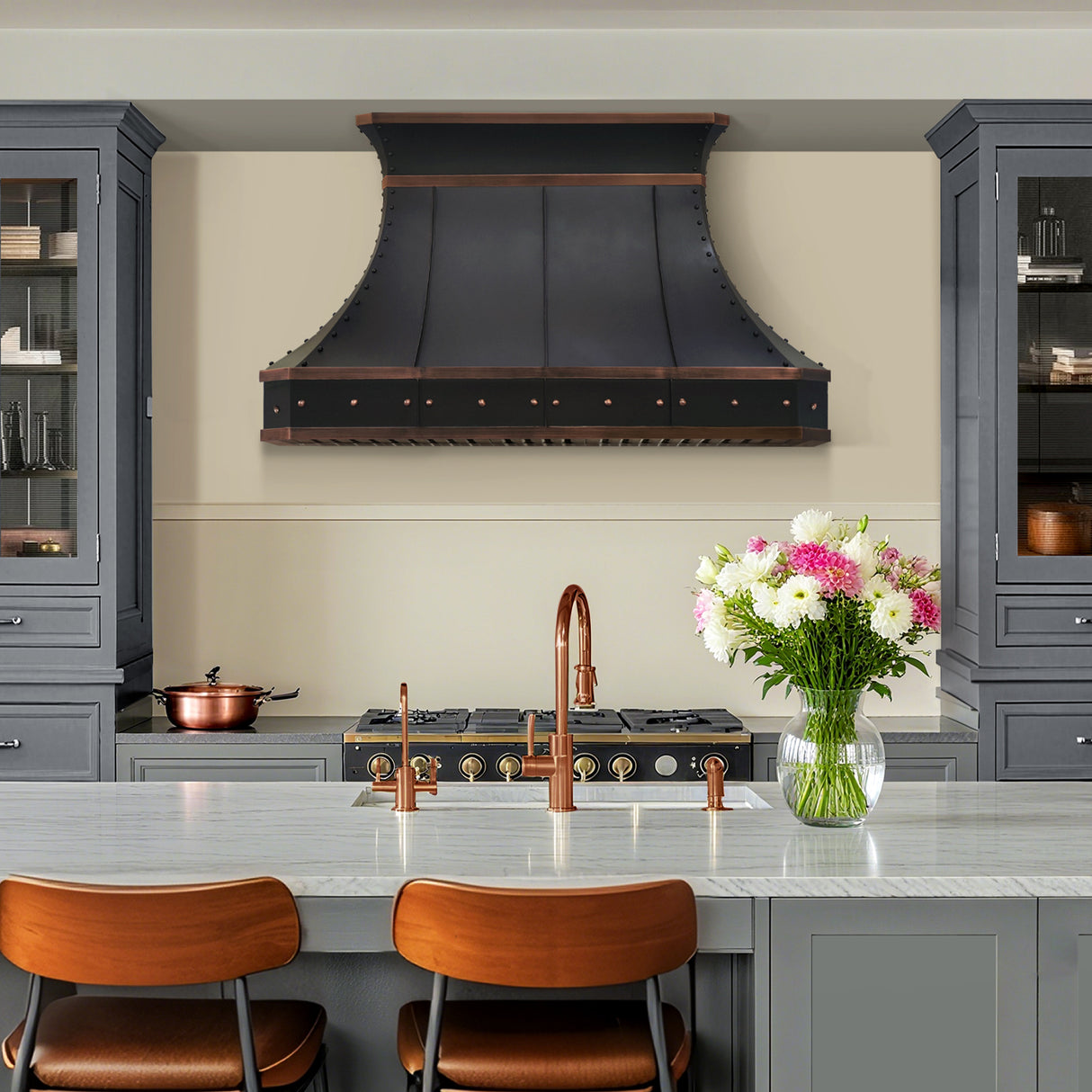 USA Industrial Kitchen Vent Hood with Curved Design URHC-23