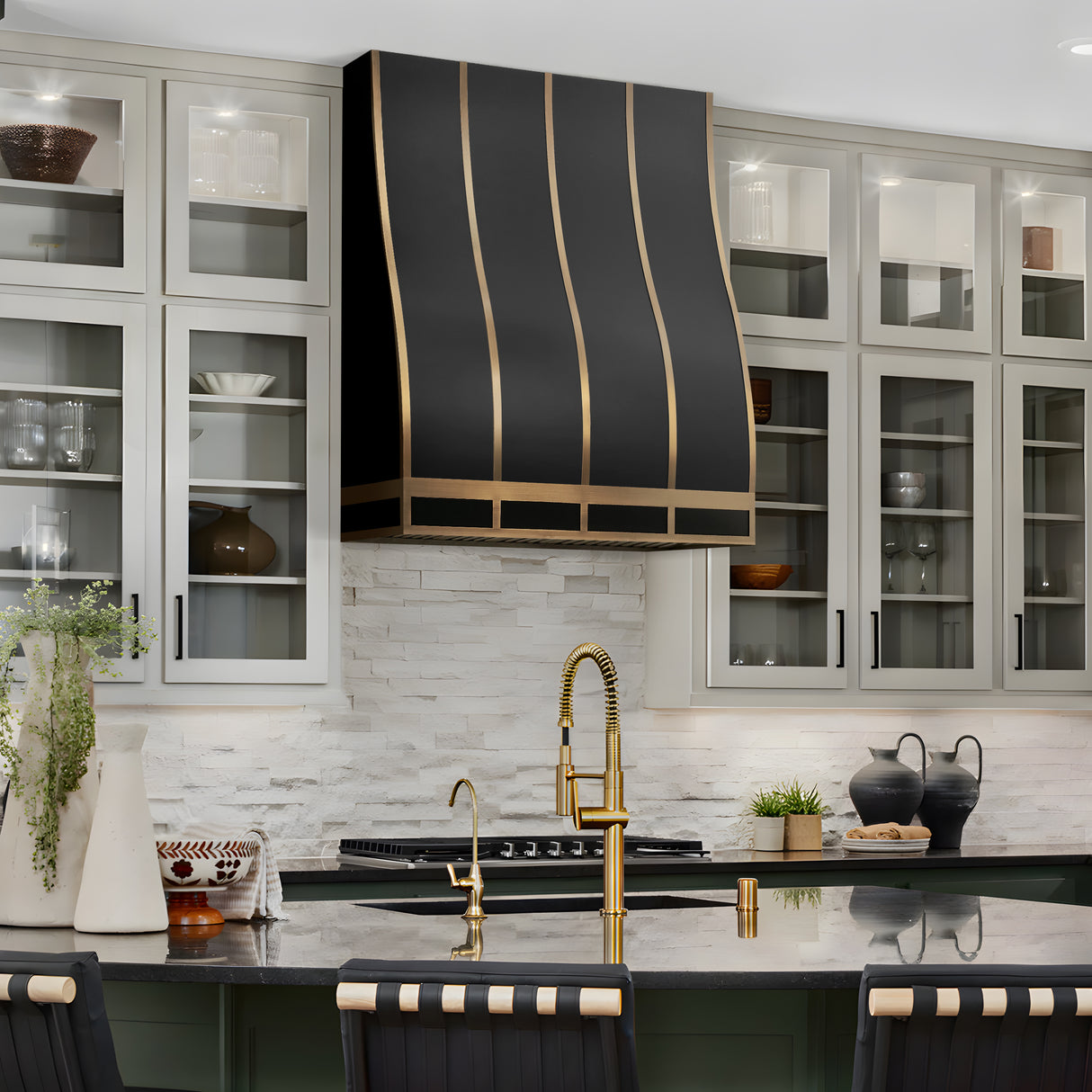USA Black Stainless Steel Stove Hood with Antique Brass Straps URHS-221