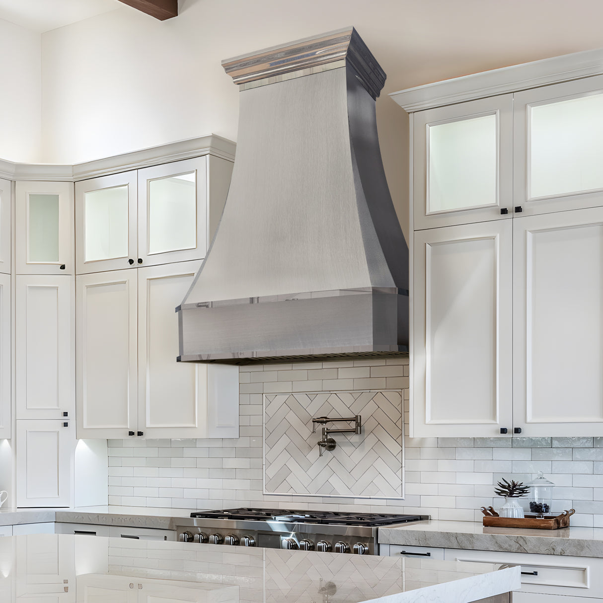USA Minimal Stainless Steel Exhaust Hood Featuring Polished Straps URHS-222